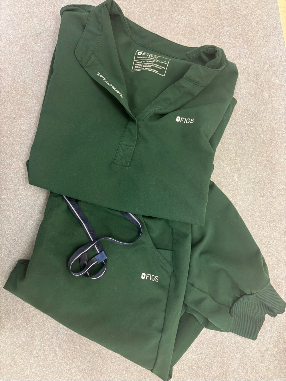 FIGS rare British racing  Green Scrub Set - Top & Pants